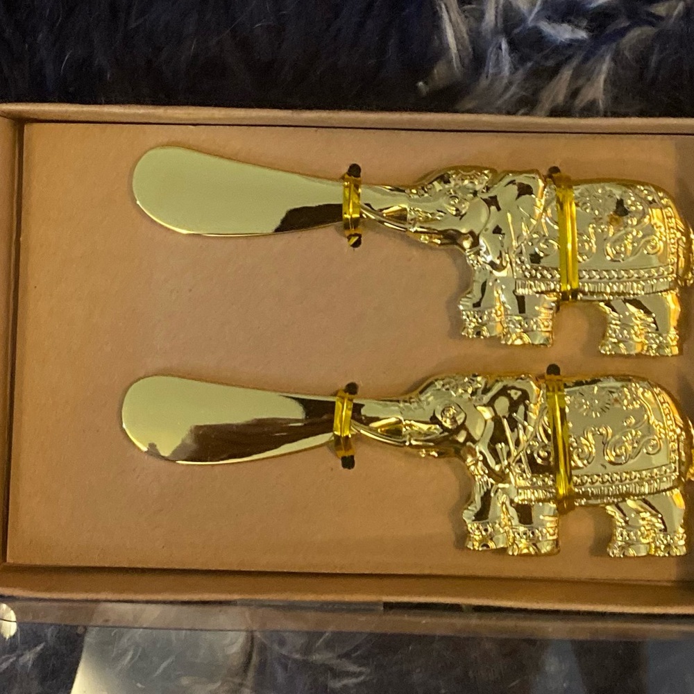 - Global Trek Elephant Cheese Spreader set